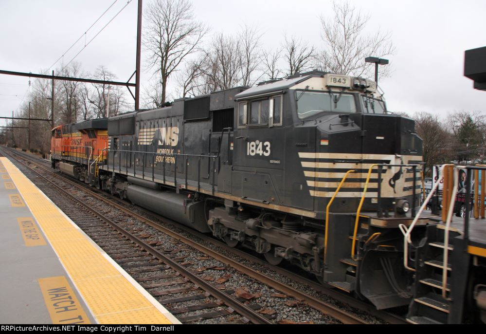 NS 1843 on CSX B120